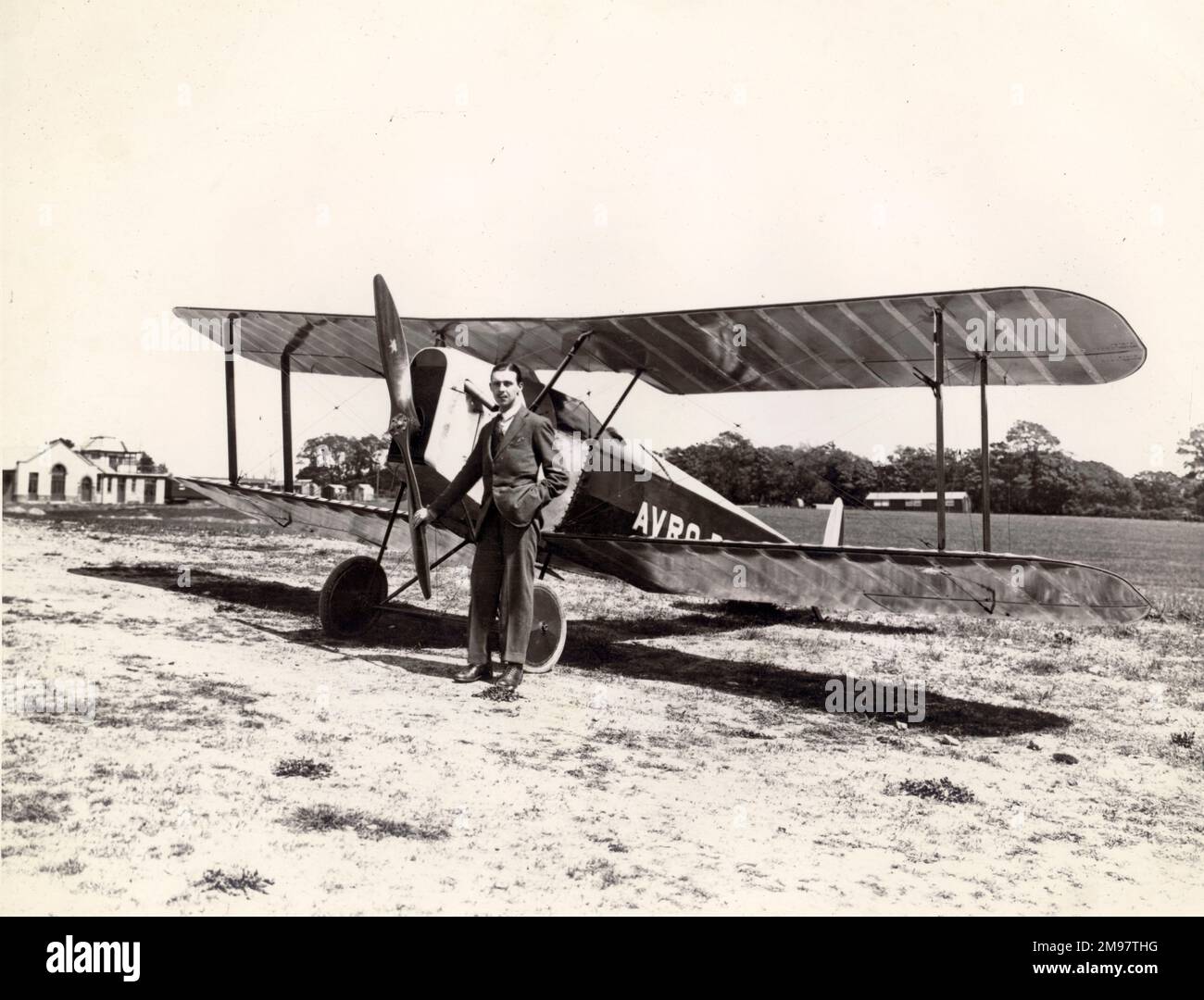 Roy Chadwick con il primo prototipo Avro 534 Baby, di breve durata, aprile 1919. Foto Stock