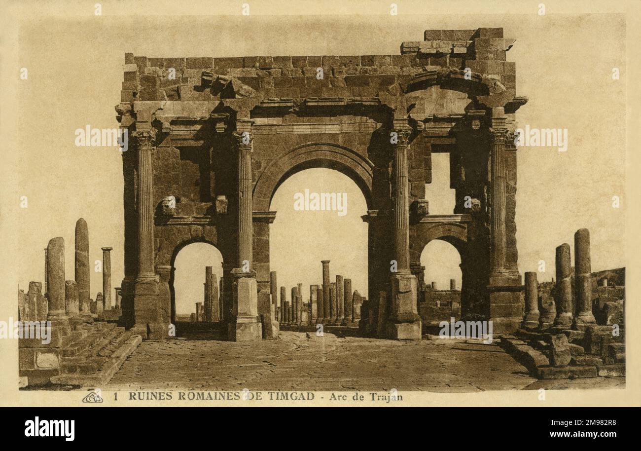 Arco di Traiano nelle rovine romane di Timmad, Provincia di Batna, Algeria Foto Stock