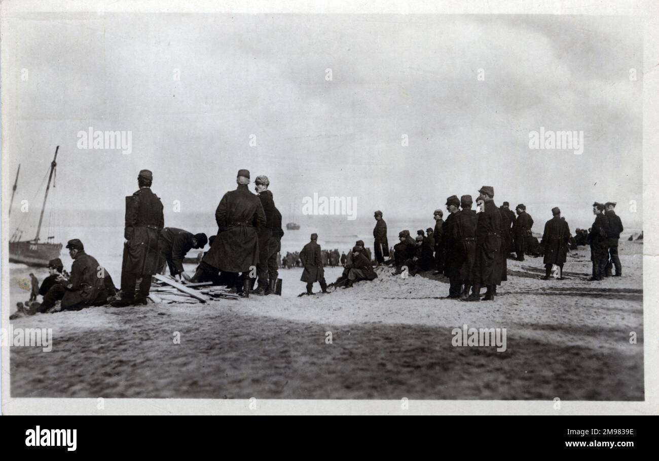 WW1 - soldati francesi sulla spiaggia di De Panne, una città e un comune situato sulla costa del Mare del Nord della provincia belga delle Fiandre Occidentali al confine con la Francia - Novembre 1914. Foto Stock