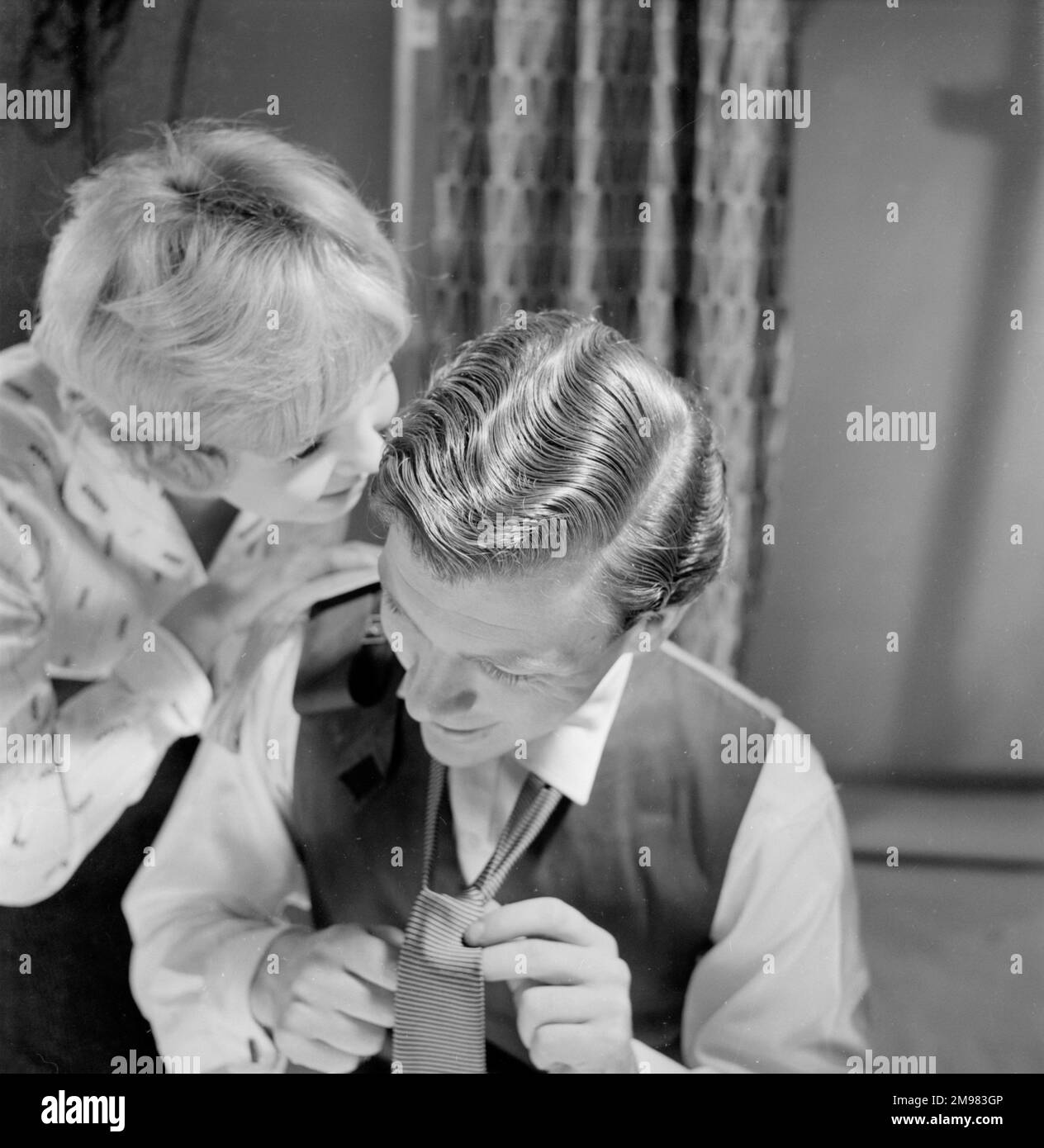 Pubblicità per i prodotti per capelli Silvikrin -- modelli maschili e femminili (Michael Hewson e Liz Duke). Foto Stock