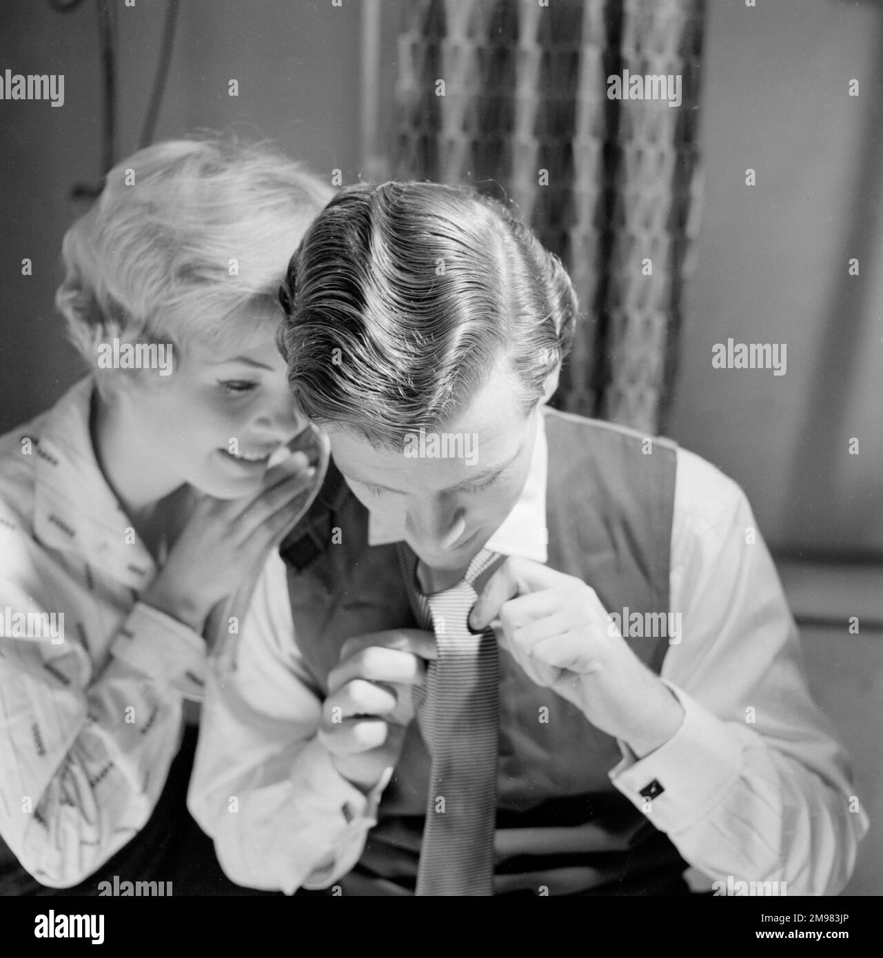 Pubblicità per i prodotti per capelli Silvikrin -- modelli maschili e femminili (Michael Hewson e Liz Duke). Foto Stock