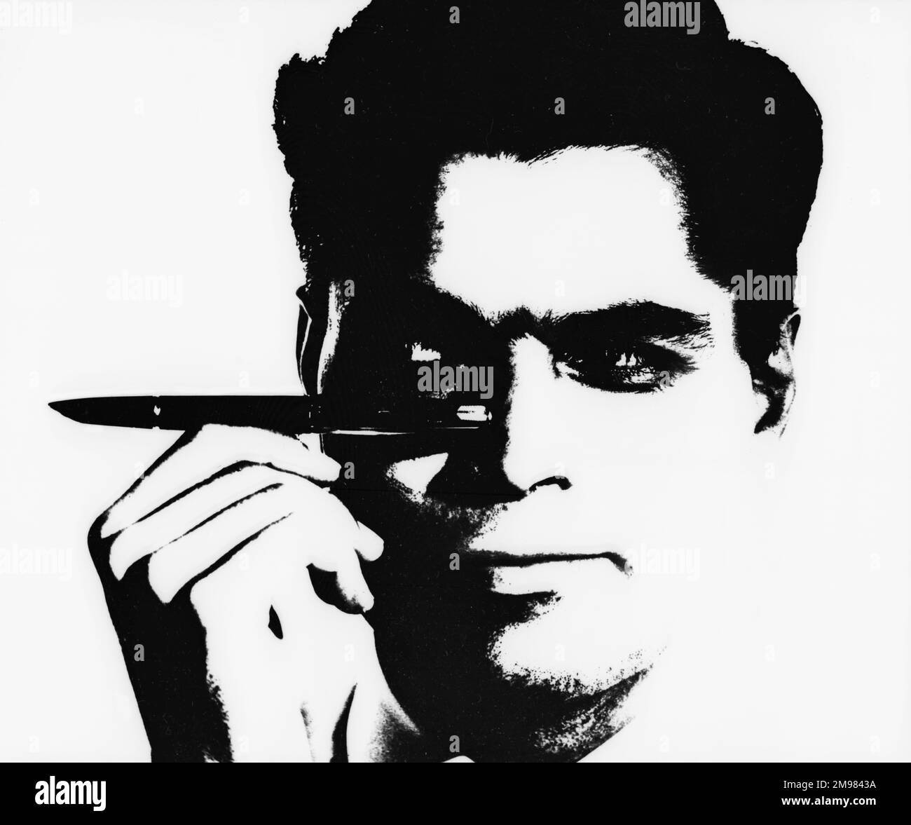 Pubblicità per Parker Pens -- modello maschile (S Purvis) tenendo una penna fontana. Foto Stock