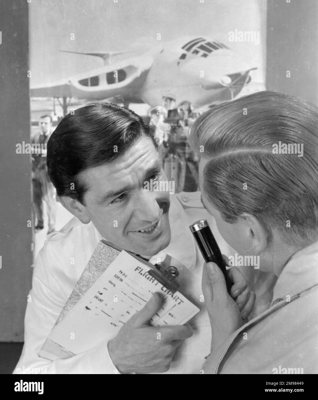 Pubblicità per i prodotti per capelli Silvikrin -- due modelli maschili in posa (D Orme e K Mason). Foto Stock