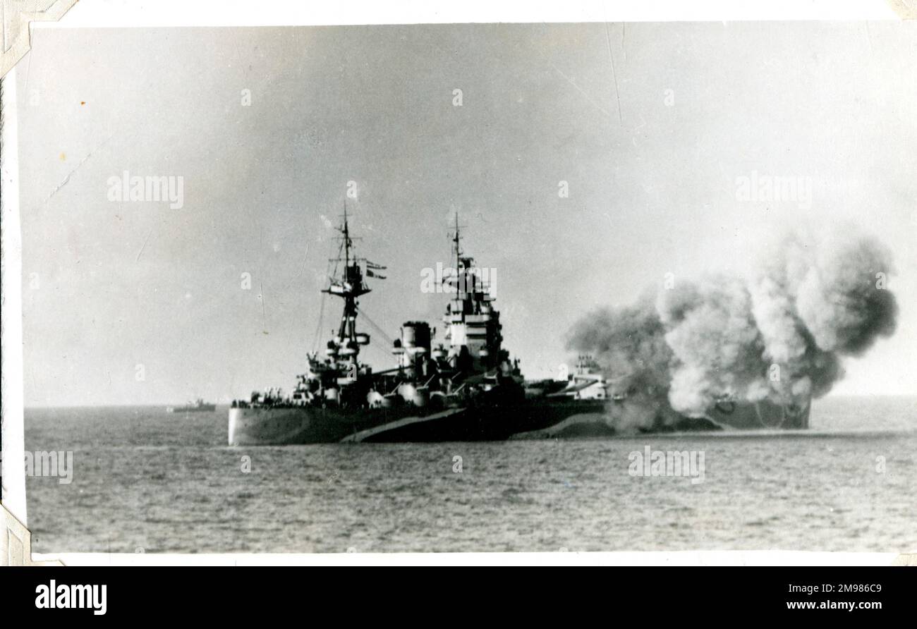 D-Day Firing Off Normandia, Francia, HMS Nelson, giugno 1944. Foto Stock