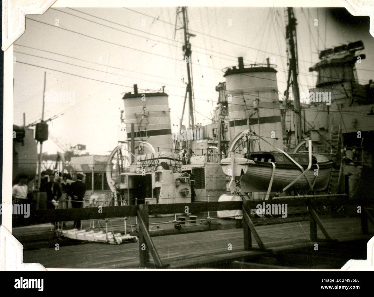 HMS Cottesmore e HMS Meynell, luglio 1945. Foto Stock