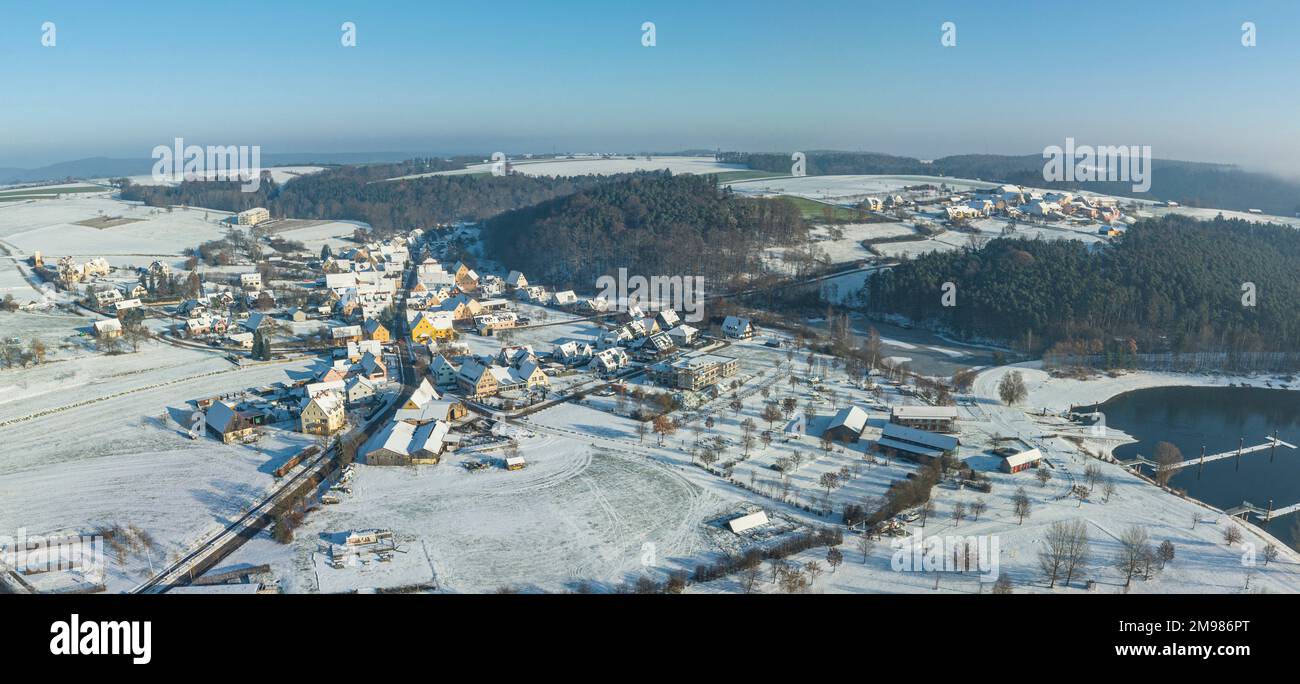 Veduta aerea della regione vinicola intorno al centro del lago Enderndorf sul lago Brombach Foto Stock