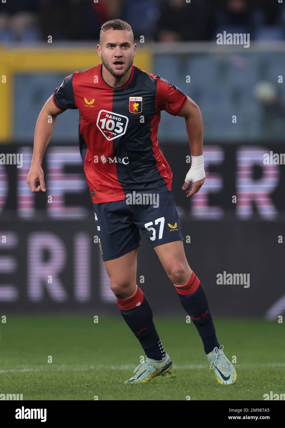 Genova, Italia, 16th gennaio 2023. George Puskas di Genova CFC reagisce durante la partita di Serie B a Luigi Ferraris, Genova. L'immagine di credito dovrebbe essere: Jonathan Moskrop / Sportimage Foto Stock