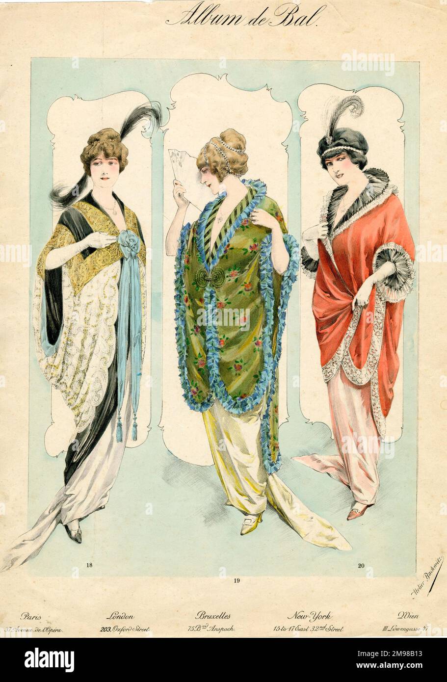 Fashion Plate, Album de Bal, di Atelier Bachwitz, che mostra tre donne all'ultima moda. Foto Stock