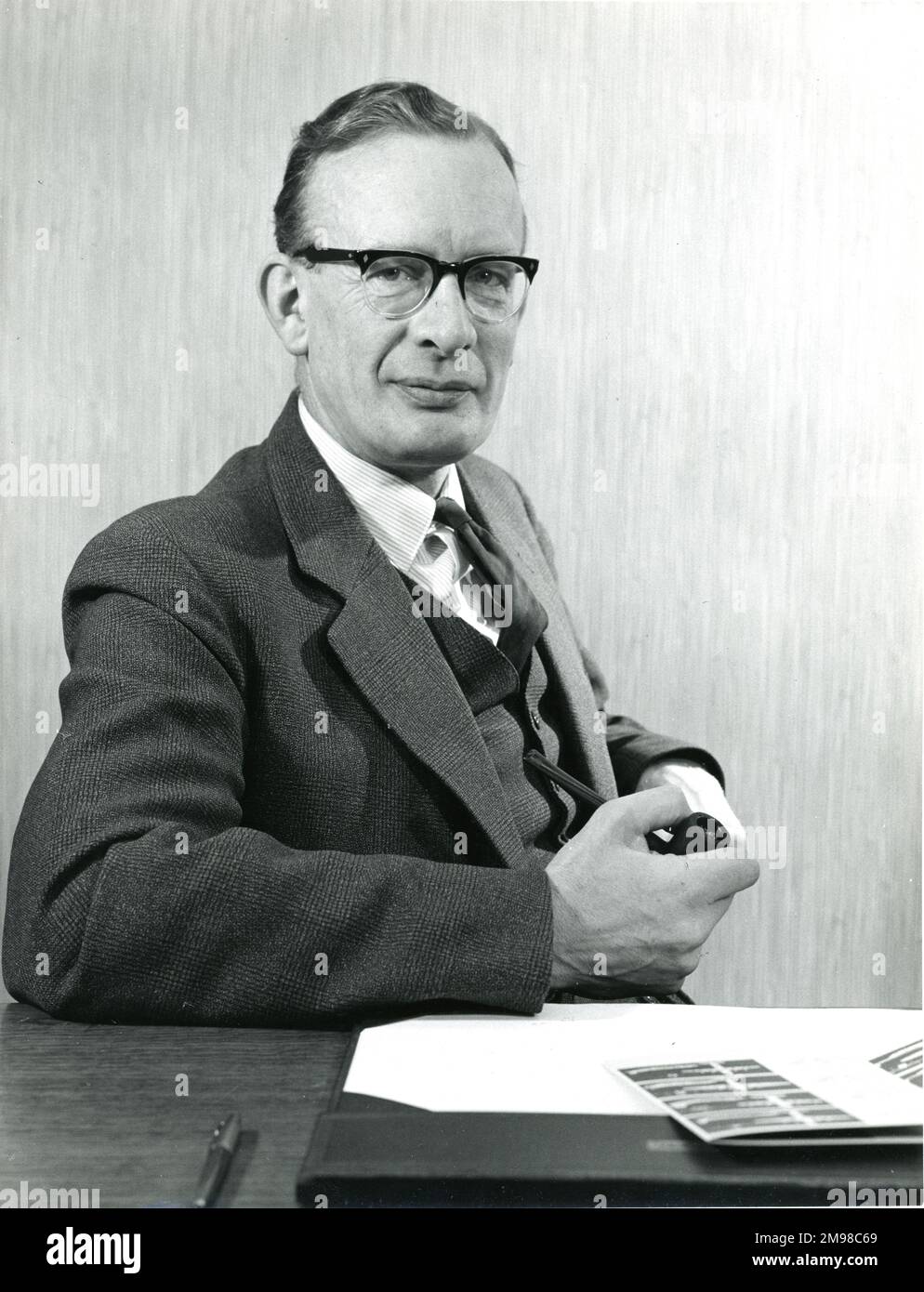 Professor David Keith-Lucas, FRAeS, presidente della Royal Aeronautical Society 1968-1969. Foto Stock