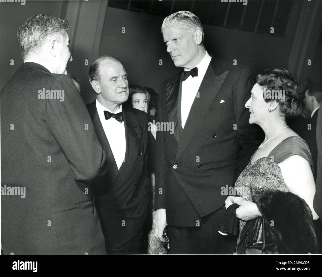 Tra gli ospiti della Conversazione Centenaria tenutasi al Museo della Scienza il 12 gennaio 1966 vi sono stati H.C. Luttman, Segretario del Canadian Aeronautics and Space Institute, intervenuto in particolare per l'occasione; Thurstan James e MR e H.G. Conway. Foto Stock