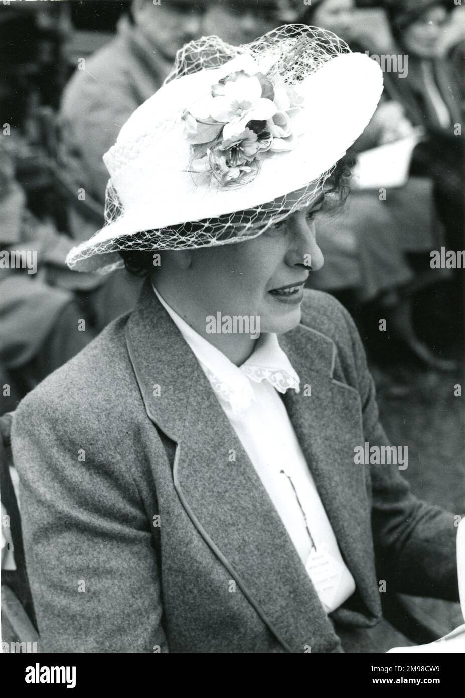 Ospite del 1951 Royal Aeronautical Society Garden Party presso il White Waltham Aerodromo il 6 maggio. Foto Stock