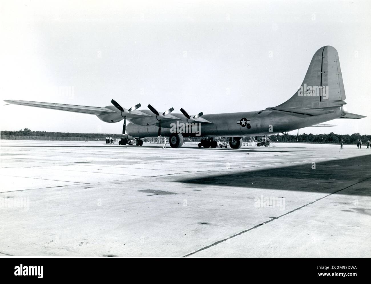 Il primo convair XB-36, 42-13570, prima di iniziare i voli di prova. Foto Stock