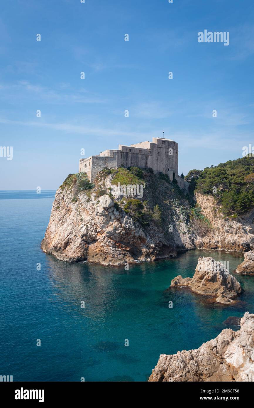 Maestoso forte Lovrijenac, catturato in una bella giornata di sole, Dubrovnik, Croazia, Europa. Foto Stock
