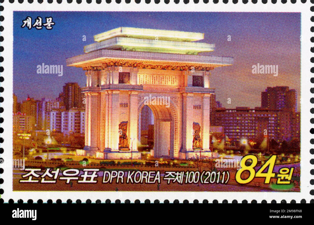 2011 Set di timbri per la Corea del Nord. Architettura di Pyongyang. Arco di Trionfo di notte Foto Stock