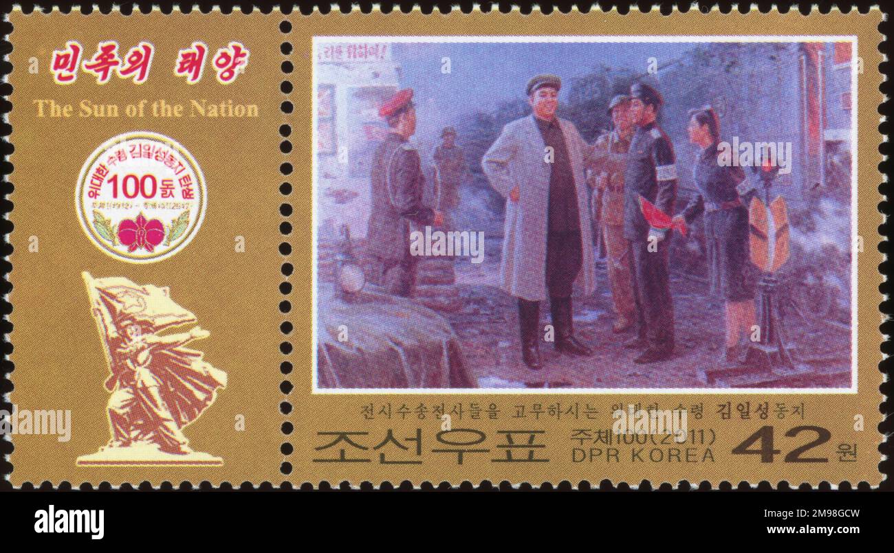 Francobollo nordcoreano del 2011 raffigurante Kim il-sung con lavoratori dei trasporti in tempo di guerra, che celebrano il 100° anniversario della sua nascita. Foto Stock
