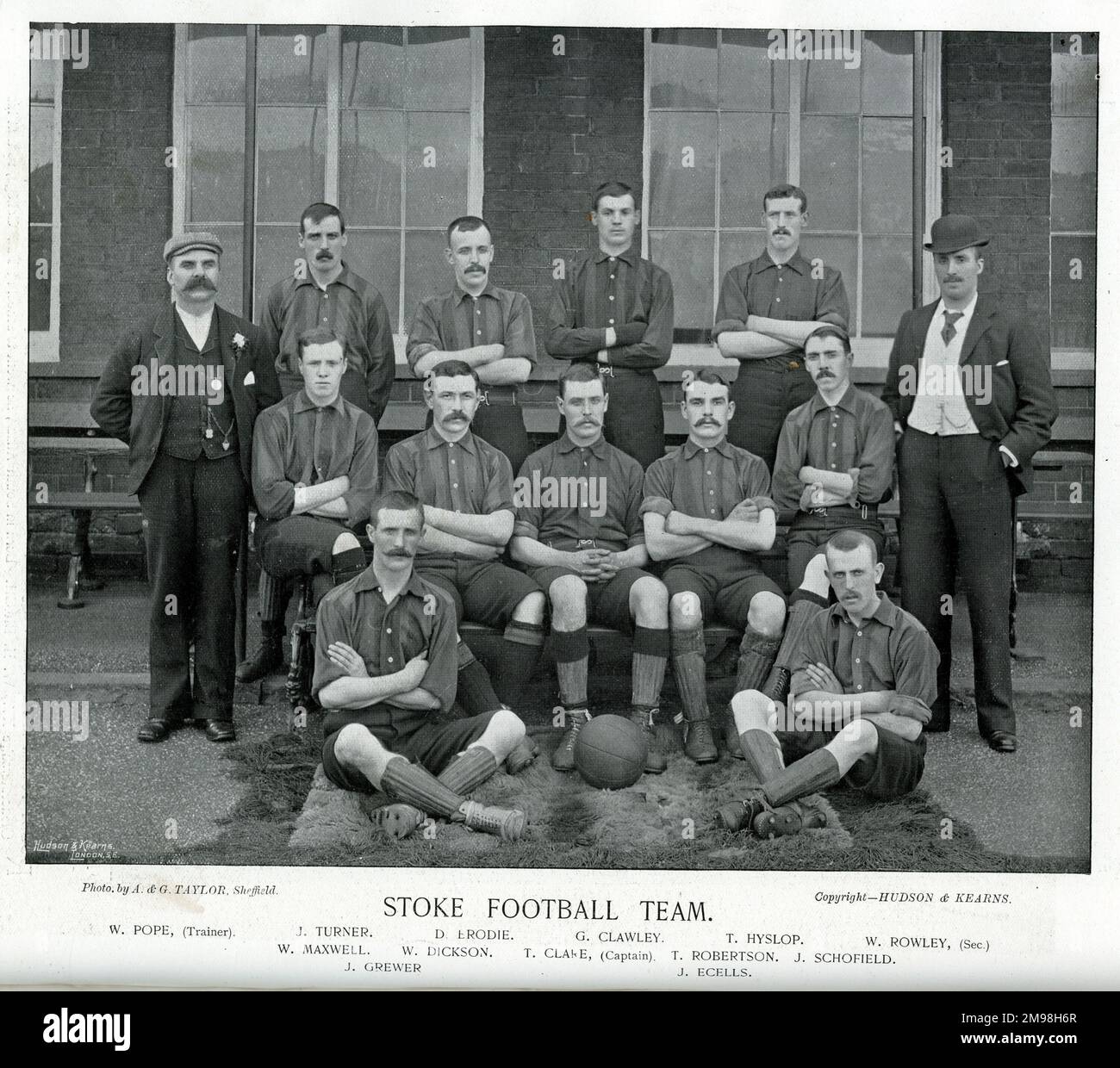 Stoke Football Team e management: Pope (Trainer), Turner, Brodie, Clawley, Hyslop, Rowley (Segretario), Maxwell, Dickson, Clare (Capitano), Robertson, Schofield, Grewer, Ecells. Foto Stock