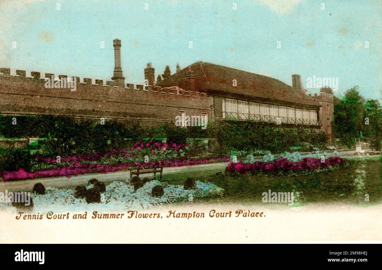 Campo da tennis e fiori estivi, Hampton Court Palace, Londra. Foto Stock