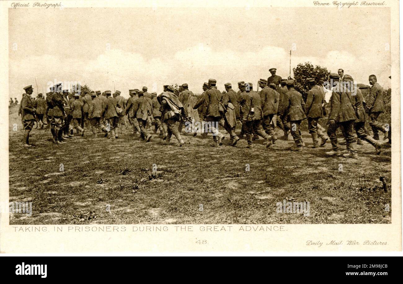 Prendere i prigionieri durante il grande anticipo, WW1. Foto Stock