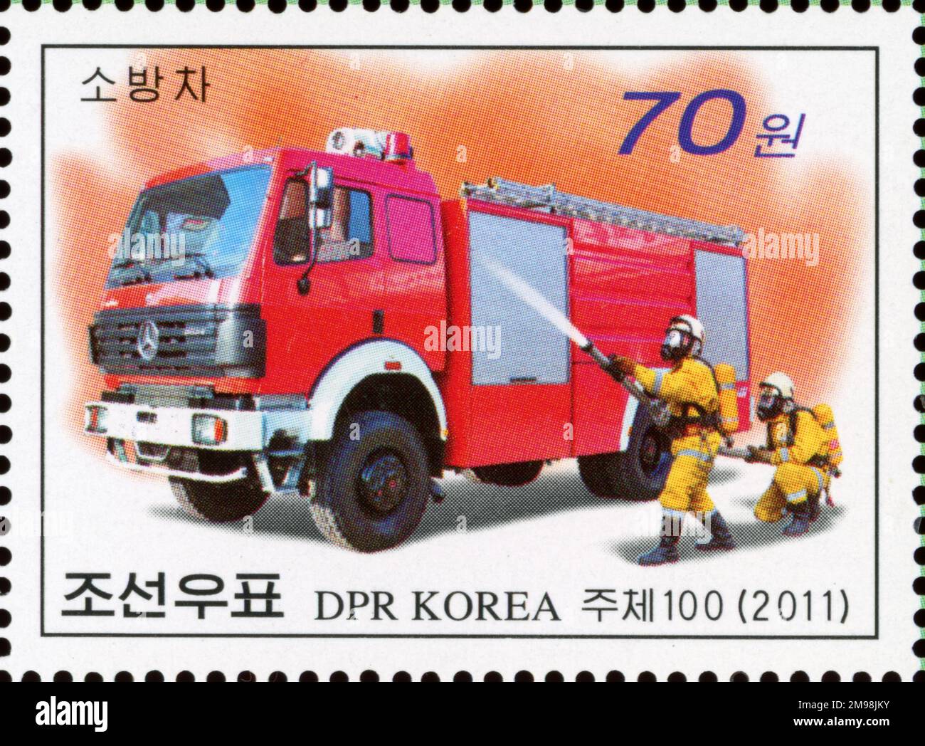 2011 Set di timbri per la Corea del Nord. Set di motori antincendio. Motopompa antincendio Mercedes Benz Foto Stock