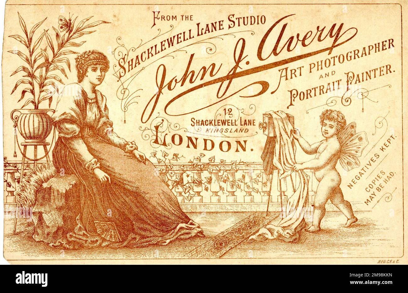 Foto cabinet, design sul retro, John J Avery, fotografo, Shacklewell Lane, Kingsland, Londra. Foto Stock