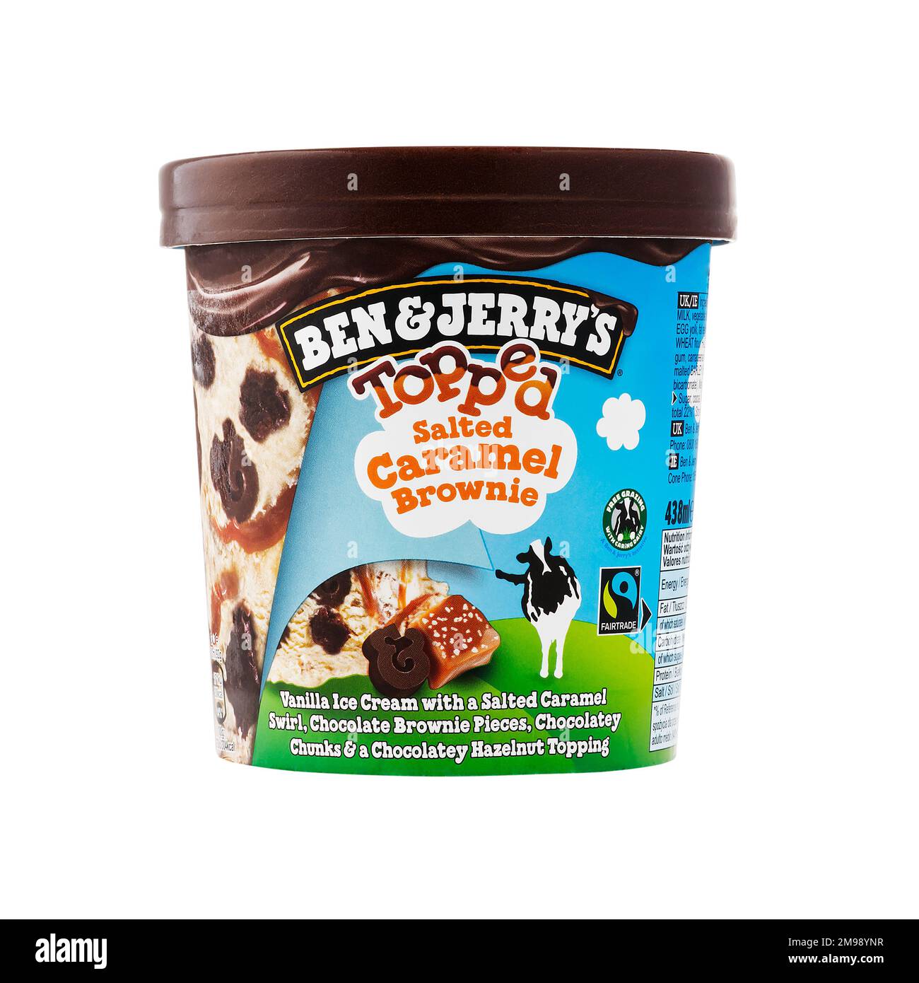 Tallinn, Estonia - Gennaio 2023: Ben Jerry's Saled Caramel Brownie Ice Cream isolato su sfondo bianco. Foto Stock