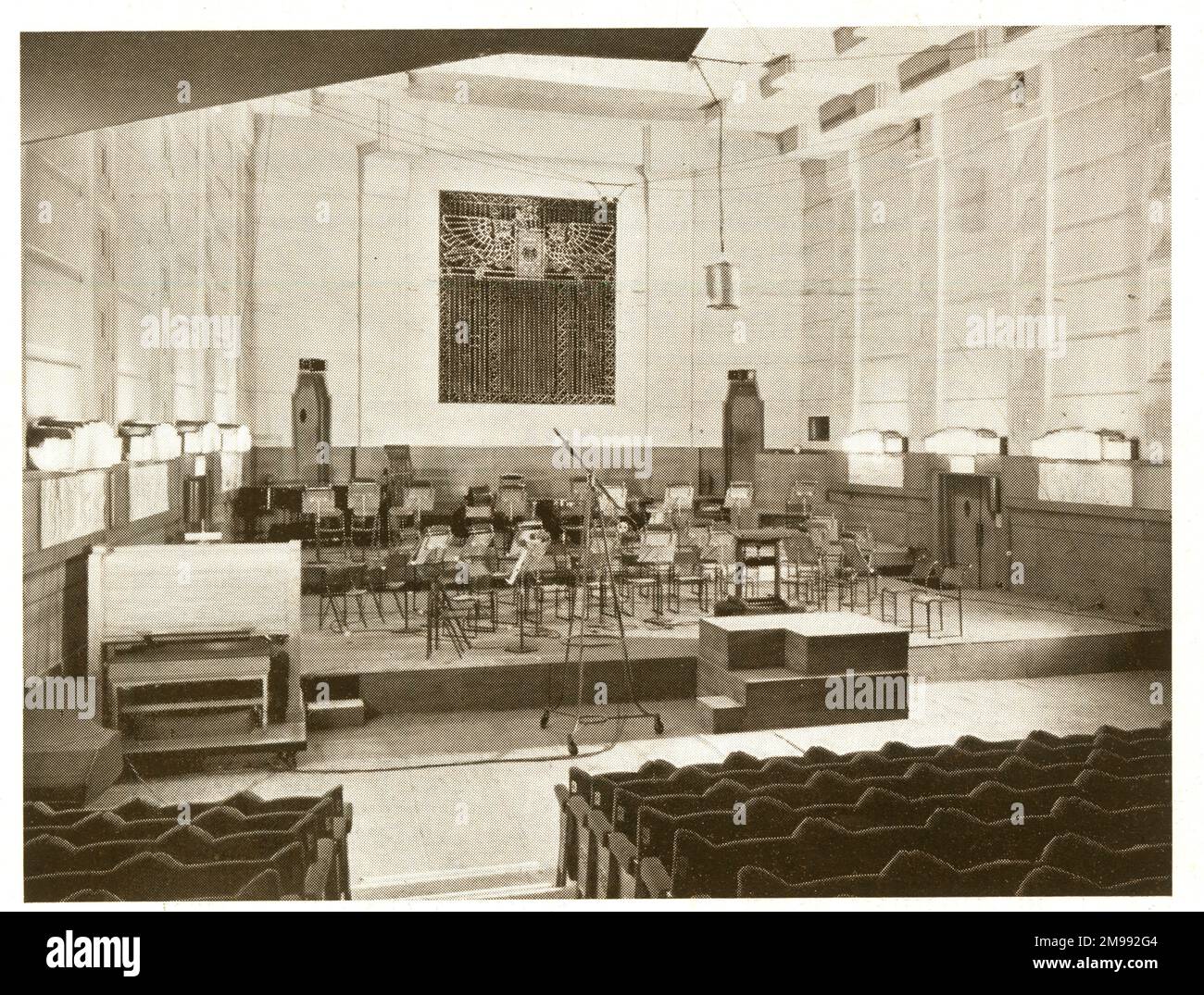 BBC Broadcasting House, maggio 1935, in mostra il Concert Hall Stage. Foto Stock