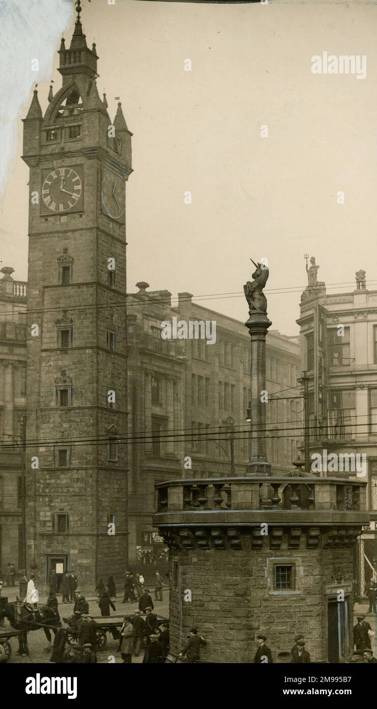 Glasgow Cross con Tolbooth Steeple e la nuova Mercat Cross. Foto Stock