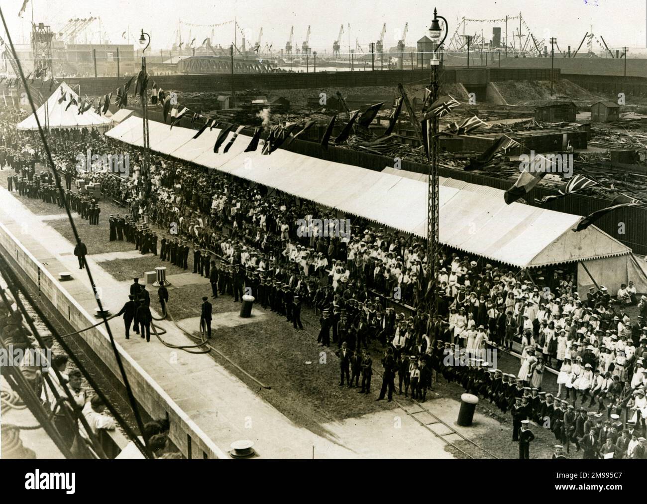 Apertura del nuovo molo del Tamigi da parte di Re Giorgio V, luglio 1921. Foto Stock