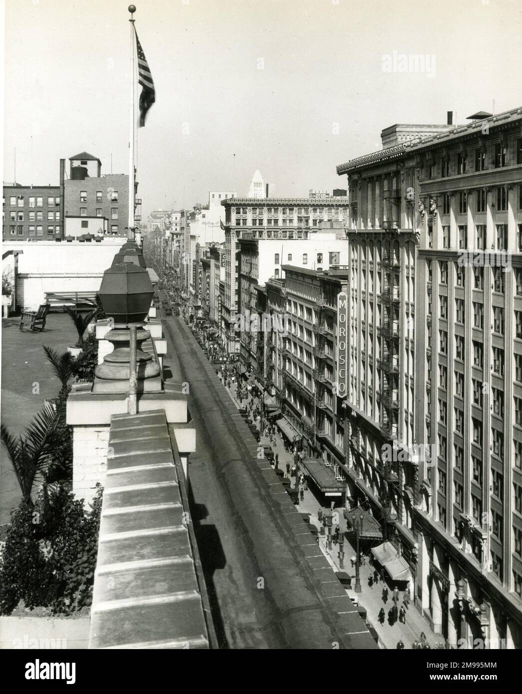 Vista aerea di Broadway, guardando verso nord da Ninth Street, Los Angeles, California, Stati Uniti. Foto Stock