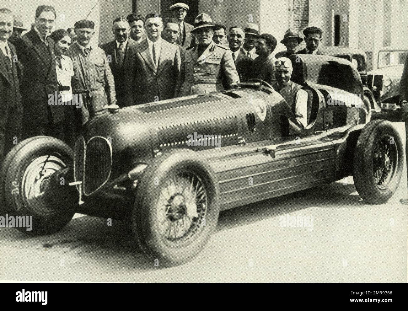 Nuvolari, pilota automobilistico, in un bimotore Alfa-Romeo al Grand Prix  di Tripoli Foto stock - Alamy