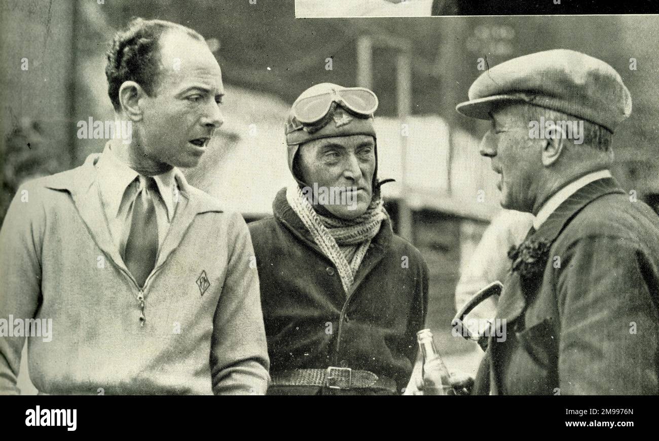 Tre famosi piloti automobilistici a Shelsley Walsh (da sinistra a destra): Raymond Mays, Sir Malcolm Campbell (detentore del record mondiale a 301 mph) e Earl Howe. Foto Stock