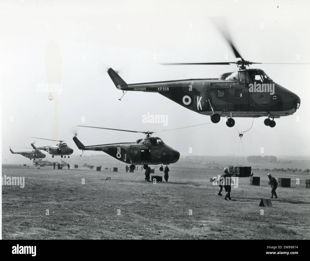 Quattro turbine Westland HARMk10s, tra cui XP357 e XP358, durante gli esercizi con 38 Group Transport Command. Foto Stock