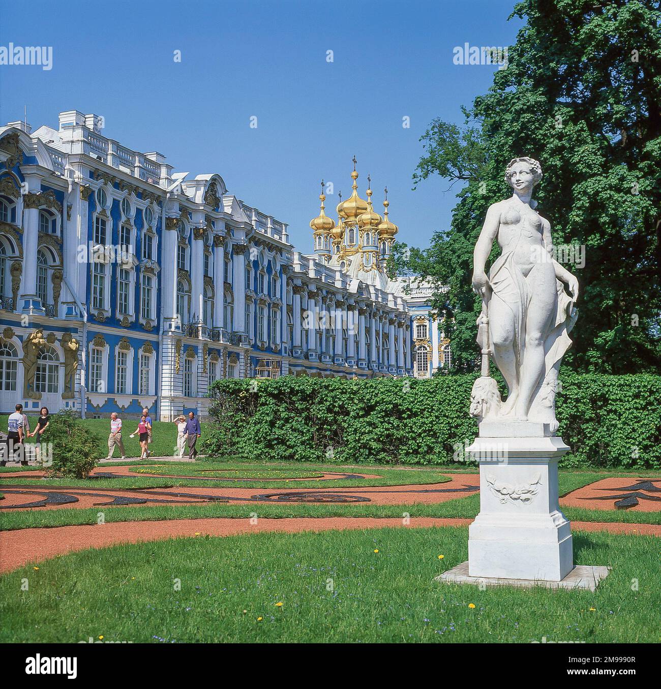 Vista del palazzo e dei giardini, il Palazzo di Caterina, Pushkin, San Pietroburgo, regione nordoccidentale, Russia Foto Stock