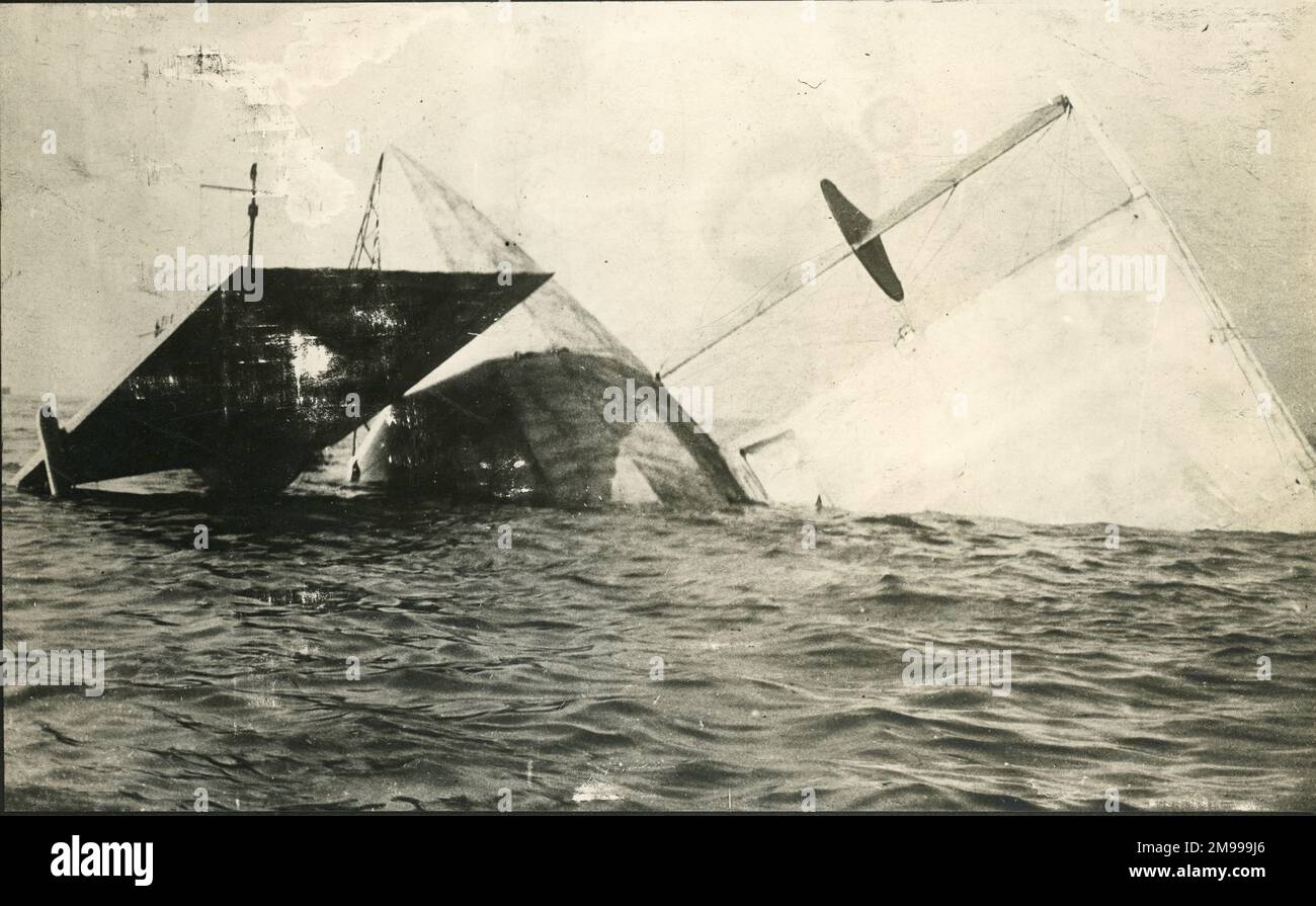 Zeppelin L15 (LZ48) fonding in Knock Deep, 12 aprile 1916. Foto Stock