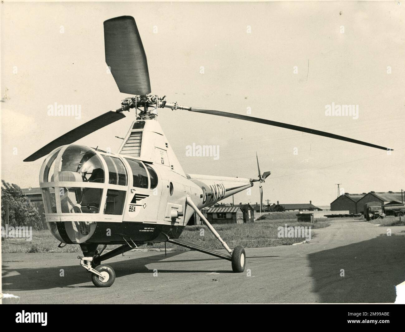 Sikorsky S-51, G-AKCU, di BEA, che ha dato il via a Peterborough al primo servizio pubblico di posta gestito da elicotteri nel Regno Unito il 1 giugno 1948. Foto Stock