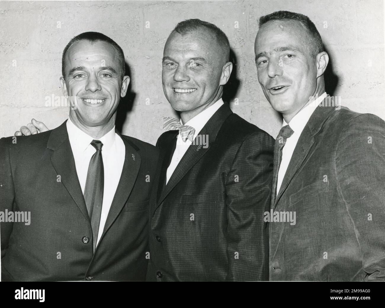 Da sinistra: Alan Shepard Jnr, John Glenn e Malcolm Scott Carpenter durante gli allenamenti a Langley Field, Virginia, per i loro prossimi voli spaziali Mercury, il 11 gennaio 1961. Foto Stock