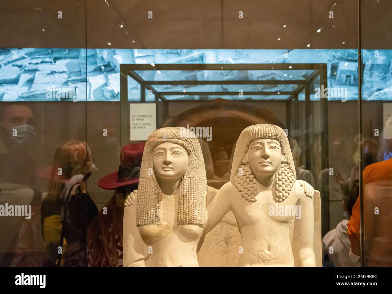 Antica statua romana di Pendua e sua moglie Nefertari, calcare, nuovo Regno, 19th dinastia, (1292-1186 a.C.) - Museo Egizio Torino, Piemonte, Italia Foto Stock