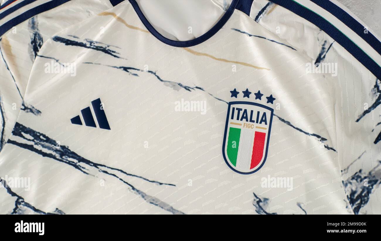 Divisa Adidas Away 2023 per le squadre nazionali italiane di calcio. Adidas  via Fufa61 Foto stock - Alamy