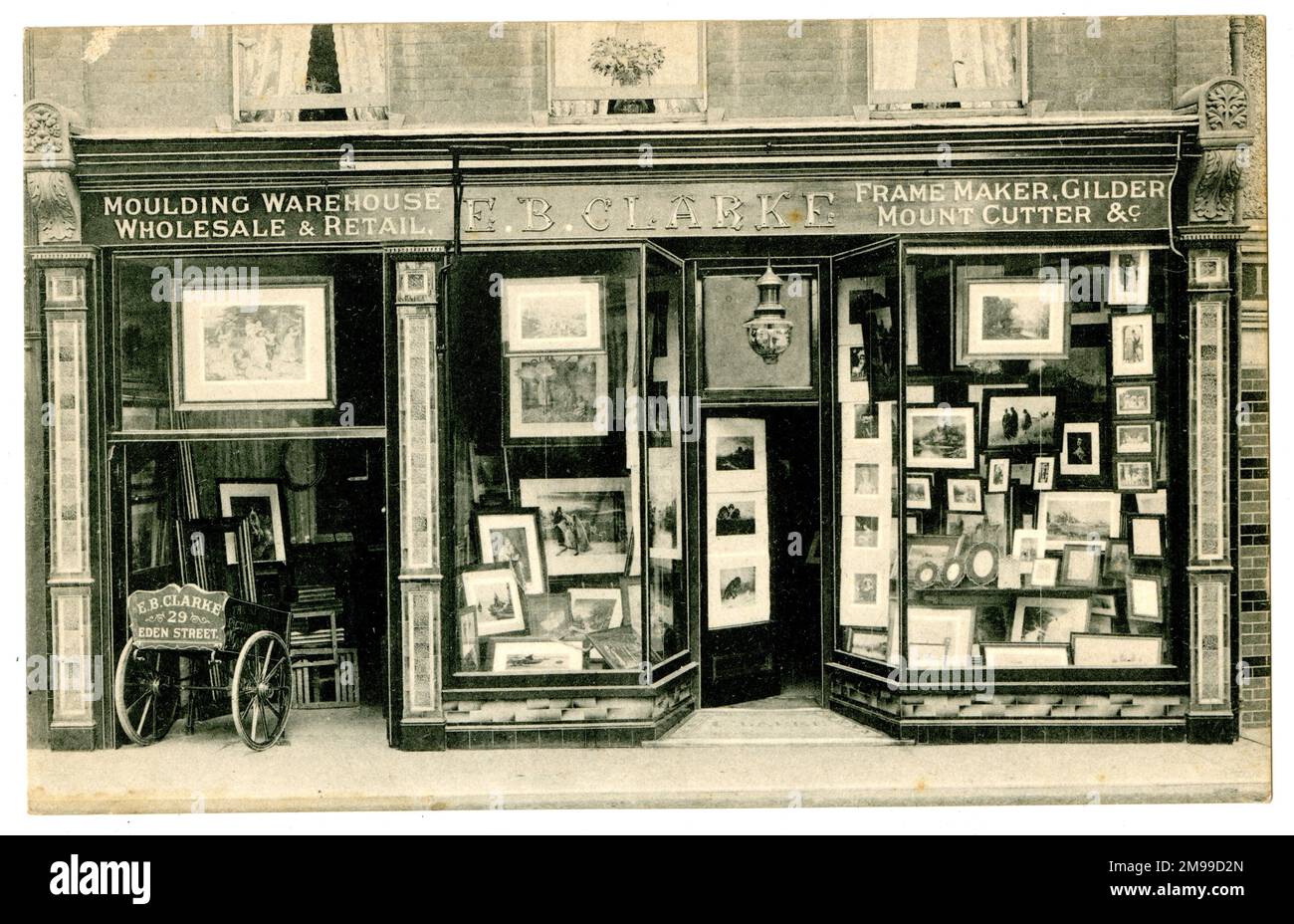 Negozio, e B Clarke, Picture Framers, 29 Eden Street, Kingston-on-Thames, Surrey. Foto Stock