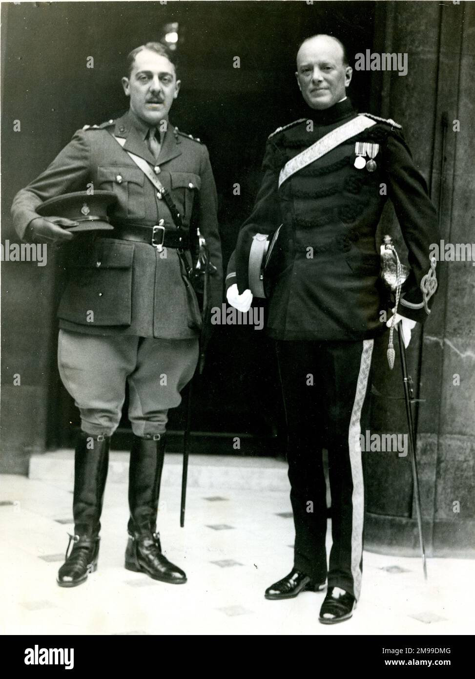 Lord Cowdray e Lord Rattendone partono per il Levee giubilare di Re Giorgio V al St James's Palace, Londra. Foto Stock