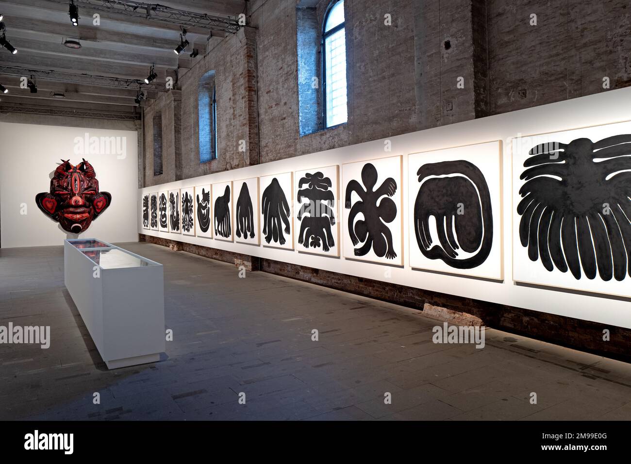 Mostra d'arte all'interno dell'Arsenale della Biennale internazionale d'arte di Venezia Foto Stock