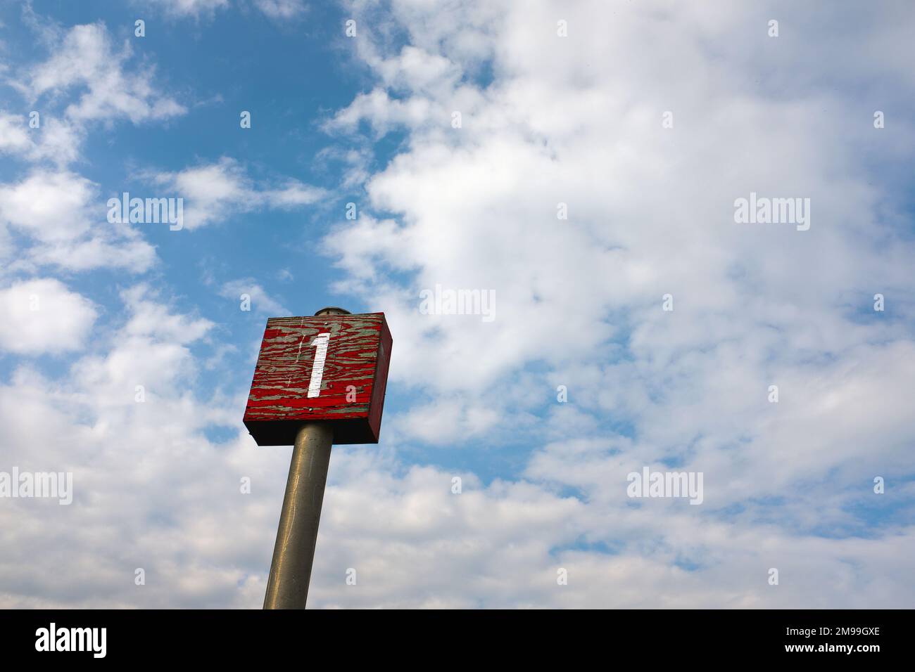 Weathered Red Beach Parcheggio Marker # 1 Foto Stock
