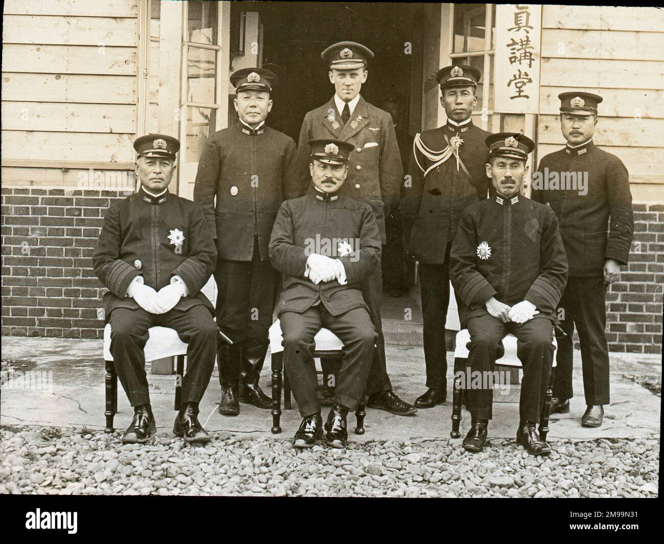 gruppo-di-alti-ufficiali-dello-staff-navale-dell-ammiragliato-tra-cui