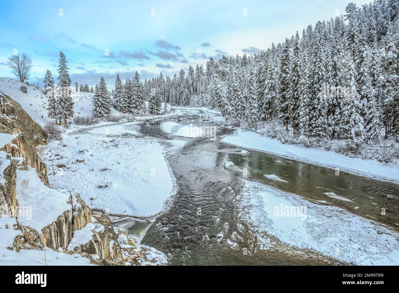 Lamar fiume in inverno al di sopra di slough creek nel parco nazionale di Yellowstone, wyoming Foto Stock