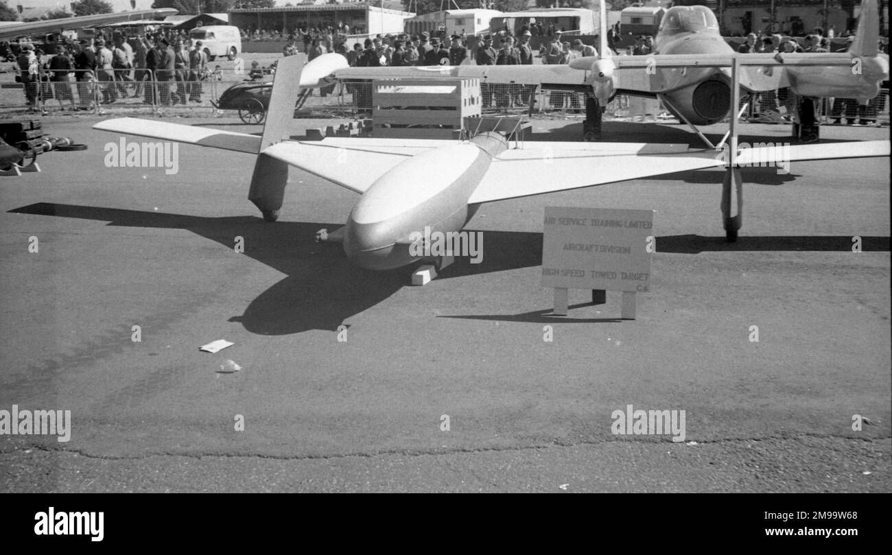 A.S.T. Target trainato ad alta velocità esposto a Farnborough circa 1953, con una venom de Havilland sullo sfondo. Foto Stock