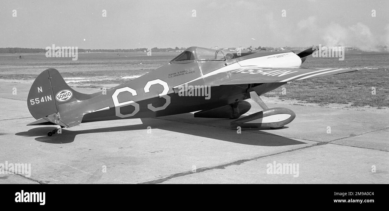Anderson Special N5541N "Ace of Diamonds, Beetle Bomb" formula ONE racer; gara numero 63 - informazioni: (Alvin e) Anderson Propeller Co, Elmhurst il. - N5541N, il Anderson Special, chiamato 'Asso di Diamanti, Beetle Bomb' emerse nel 1948 sotto la spinta di un Continental 85hp C85and volato da Bruce Raymond. Sezione trasversale della fusoliera a forma di diamante; modificata come ala centrale nel 1949. Si è schiantato nelle corse nel 1950; le ali sono state recuperate per l'uso su 1953 Pitts 'giacca gialla'. Foto Stock