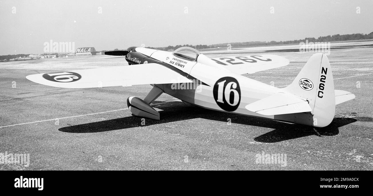 AST Special N26C 'Shoestring' (aka Mercury Air) formula uno. Gara numero 16 - informazioni: Progettato e costruito nel 1949 da Carl & Vincent AST di Van Nuys CA per Rodney Kreimendahl.. Alimentato da un 85hp Continental C85; span: 19'0' lunghezza: 17'8' velocità massima: 210mph, velocità di crociera: 180 mph velocità di stallo: 65 mph. Pilotato da Bob Downey); 1951 ha vinto il Continental Trophy pilotato da John Paul Jones. Restaurato nel 1965 da Ray Cote con sostituzione ala nel 1973 cambiando la registrazione a N16V. I piani sono stati commercializzati, e diverse copie sono noti per essere stati costruiti. Foto Stock