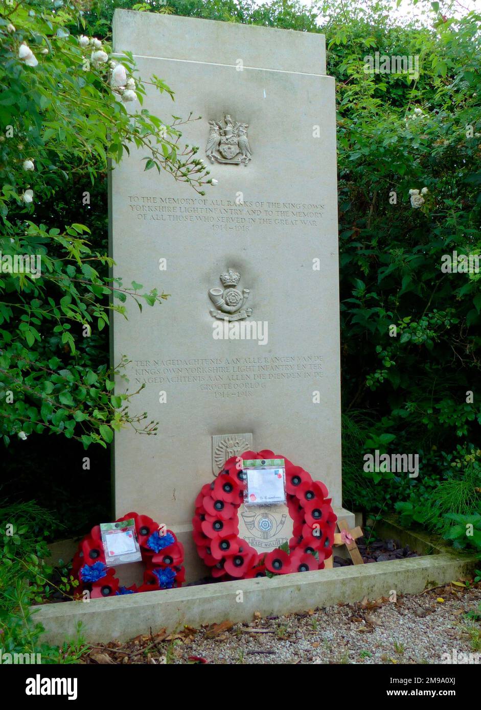 Monumento commemorativo al KOYLI, cimitero CWGC di Tyne Cot Foto Stock