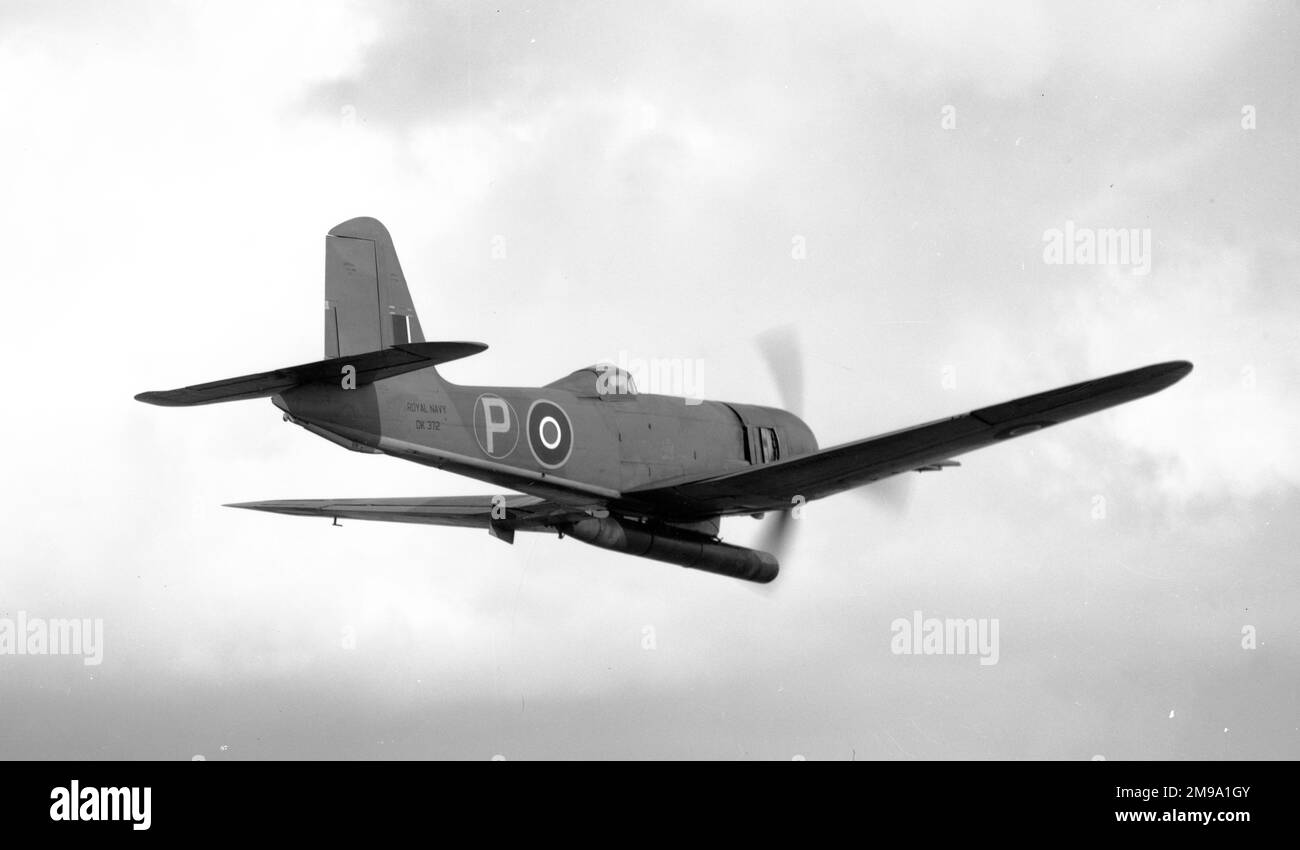 Blackburn Firebrand TF Mk.III DK372, il prototipo TF Mk.III. Convertito dalla produzione del 10th F Mk.i, inizialmente volato il 21 dicembre 1943, era residente presso La A&AEE Boscombe dal marzo 1944, poi Rotol Ltd a Staverton dal marzo 1945 per lo sviluppo di propulsori. Foto Stock