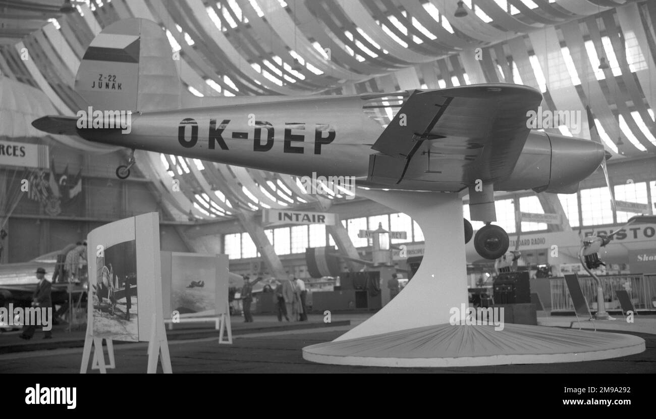 Zlin Z-22 Junak OK-DEP al 1950° Salone Internazionale dell'Aeronautica di Bruxelles nel Grands Palais du Centenarre, Bruxelles. Foto Stock